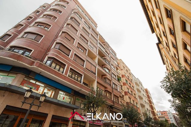 Foto 1 de Venta de piso en Centro - Desierto - Arrontegi de 3 habitaciones con balcón y ascensor