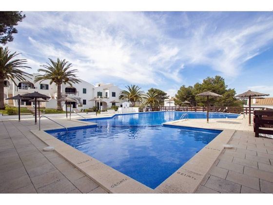 Foto 1 de Piso en venta en Mercadal (Es) de 2 habitaciones con terraza y piscina