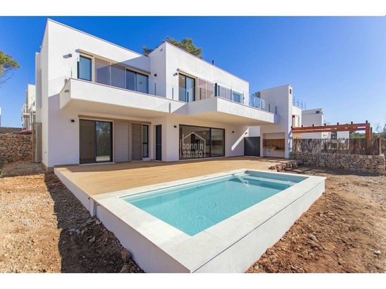 Foto 1 de Casa en venta en Mercadal (Es) de 3 habitaciones con terraza y piscina