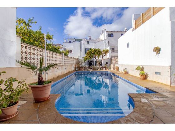 Foto 1 de Casa en venda a Maó de 5 habitacions amb terrassa i piscina