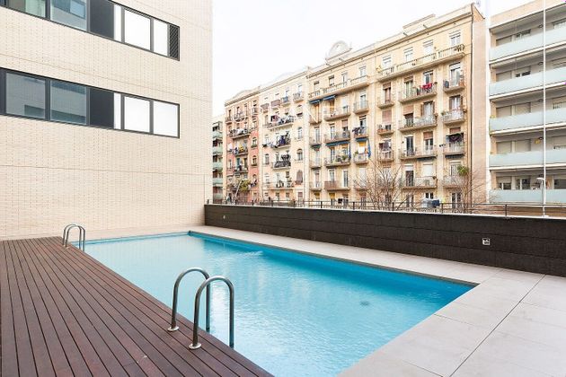 Foto 2 de Pis en venda a Provençals del Poblenou de 2 habitacions amb terrassa i piscina