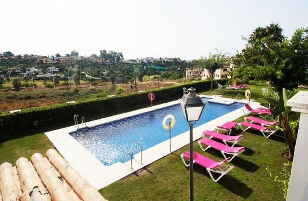 Foto 1 de Casa adossada en venda a Paraíso - Atalaya- Benamara de 4 habitacions amb terrassa i piscina