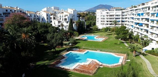 Foto 1 de Àtic en venda a Puerto Banús de 3 habitacions amb terrassa i piscina