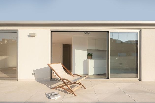 Foto 1 de Àtic en venda a calle Garcilaso de 4 habitacions amb terrassa i balcó