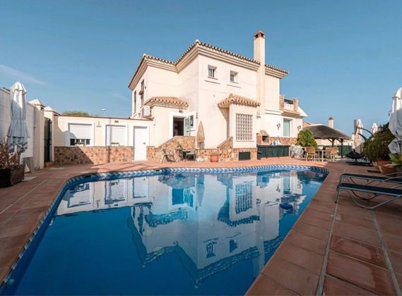 Foto 1 de Xalet en venda a Churriana de 4 habitacions amb terrassa i piscina