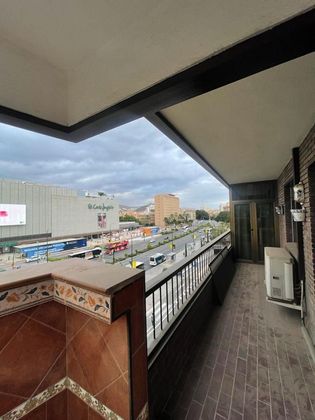 Foto 2 de Piso en venta en Perchel Norte - La Trinidad de 4 habitaciones con terraza y garaje