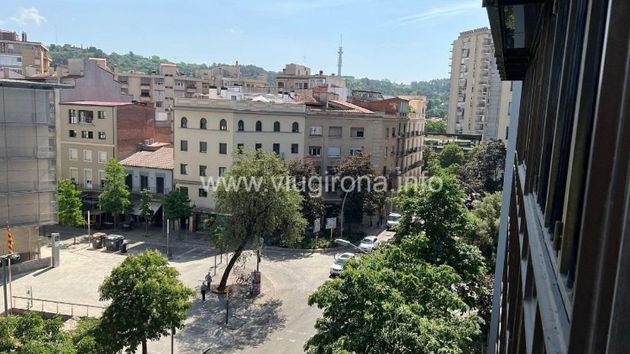 Foto 2 de Piso en venta en Centre - Girona de 3 habitaciones con terraza y balcón