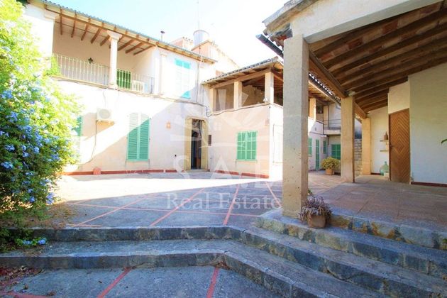 Foto 2 de Casa adosada en venta en Sant Joan de 10 habitaciones con terraza y garaje