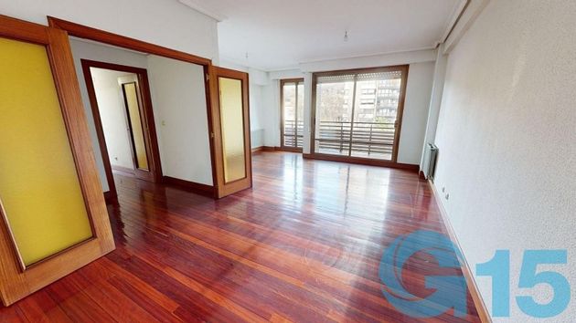 Foto 1 de Piso en venta en Ibaeta de 3 habitaciones con terraza y balcón