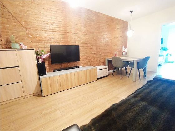 Foto 2 de Pis en venda a La Nova Esquerra de l'Eixample de 3 habitacions amb terrassa i mobles