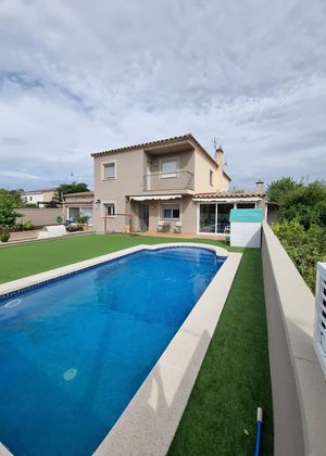 Foto 1 de Chalet en venta en Sant Miquel de Fluvià de 2 habitaciones con terraza y piscina