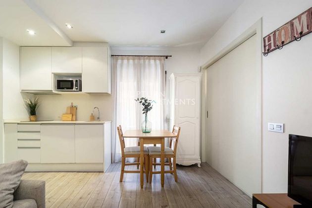 Foto 2 de Pis en lloguer a La Barceloneta de 1 habitació amb terrassa i mobles