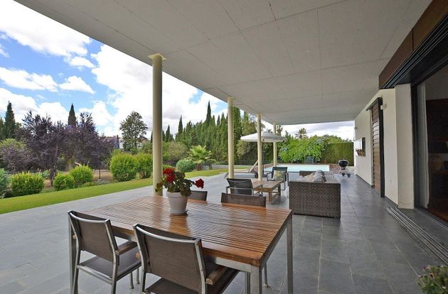 Foto 1 de Casa en venda a Sanlúcar la Mayor de 5 habitacions amb terrassa i piscina