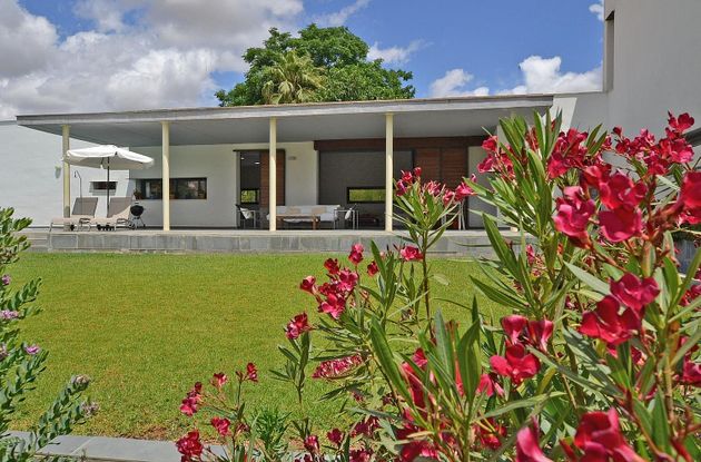 Foto 2 de Casa en venda a Sanlúcar la Mayor de 5 habitacions amb terrassa i piscina