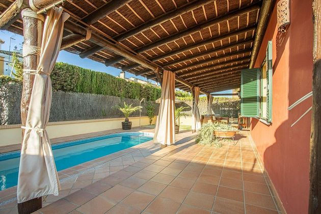 Foto 1 de Chalet en venta en Valencina de la Concepción de 4 habitaciones con terraza y piscina