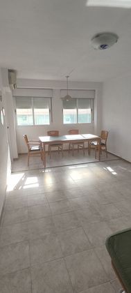 Foto 2 de Piso en alquiler en La Petxina de 3 habitaciones con muebles y aire acondicionado