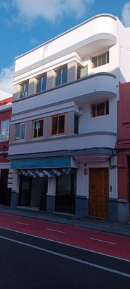 Foto 1 de Pis en venda a calle Reyes Católicos de 4 habitacions amb balcó