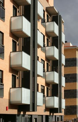 Foto 2 de Alquiler de local en calle Merindad de Tudela con terraza
