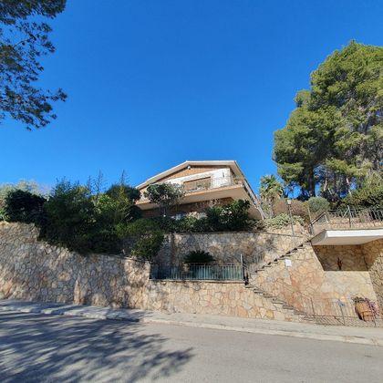 Foto 2 de Xalet en venda a Vallirana de 9 habitacions amb terrassa i garatge