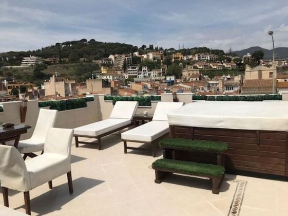 Foto 1 de Xalet en venda a Caldes d´Estrac de 5 habitacions amb terrassa i piscina