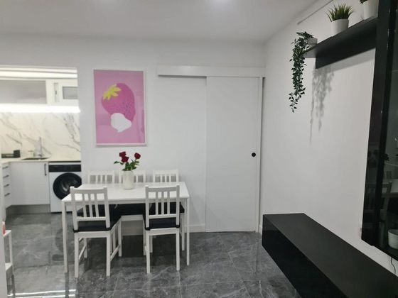 Foto 2 de Pis en venda a calle De Farnés de 3 habitacions i 70 m²