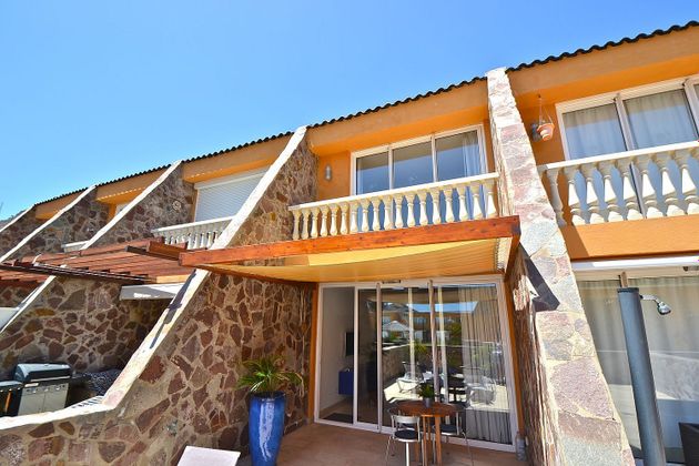 Foto 2 de Venta de dúplex en avenida De Las Guinchas de 2 habitaciones con terraza y piscina