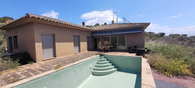 Foto 1 de Venta de casa en Mas Pere-Río de Oro de 4 habitaciones con piscina y garaje