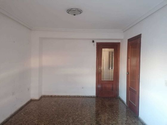 Foto 2 de Piso en venta en Vall d´Uixó (la) de 4 habitaciones con ascensor