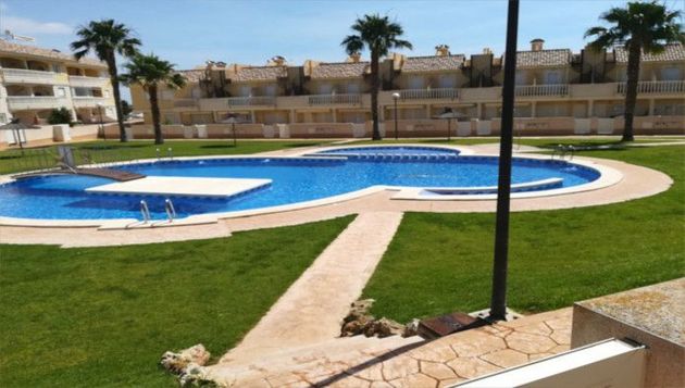 Foto 2 de Venta de casa en Cabo Roig - La Zenia de 2 habitaciones con terraza y piscina