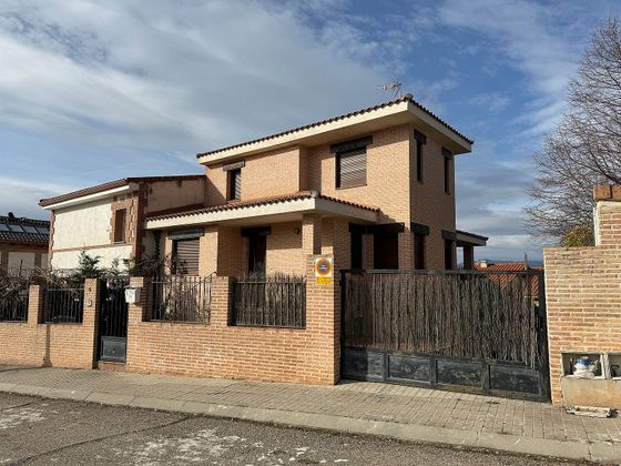 Foto 2 de Casa adossada en venda a Torrelaguna de 3 habitacions amb terrassa i garatge