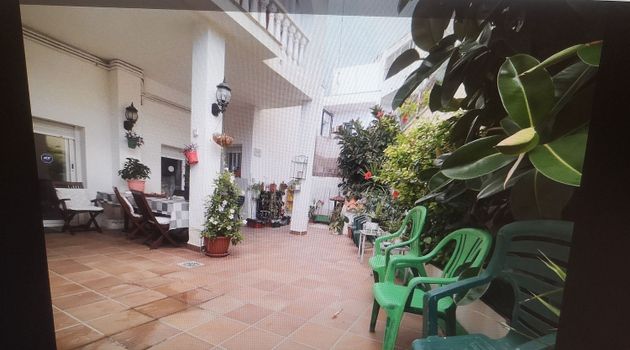 Foto 1 de Casa adossada en venda a Sant Pere de Ribes Centro de 5 habitacions amb terrassa