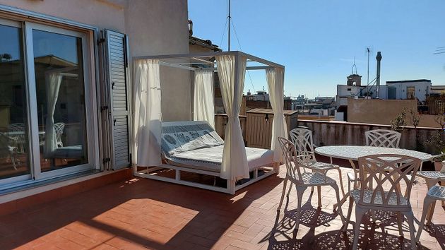 Foto 1 de Àtic en lloguer a El Gòtic de 2 habitacions amb terrassa i mobles