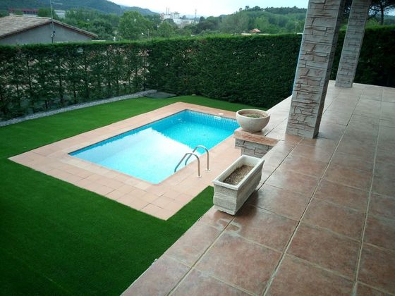 Foto 1 de Chalet en venta en Riells i Viabrea de 4 habitaciones con terraza y piscina