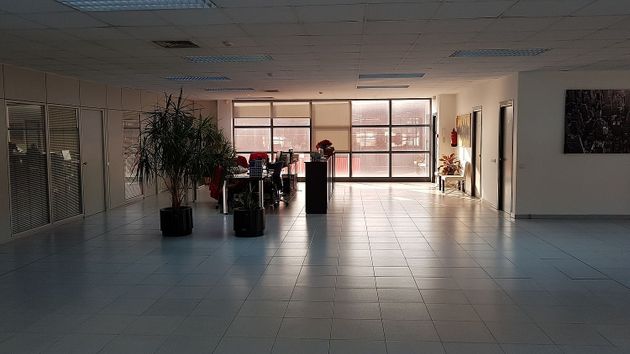Foto 2 de Oficina en lloguer a La Casilla - Zona Industrial amb aire acondicionat