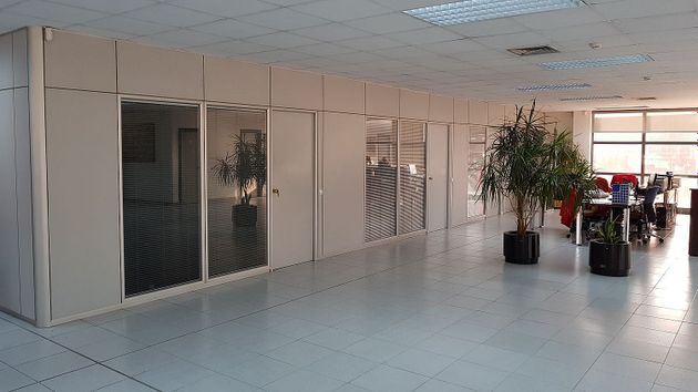 Foto 1 de Oficina en alquiler en La Casilla - Zona Industrial con aire acondicionado