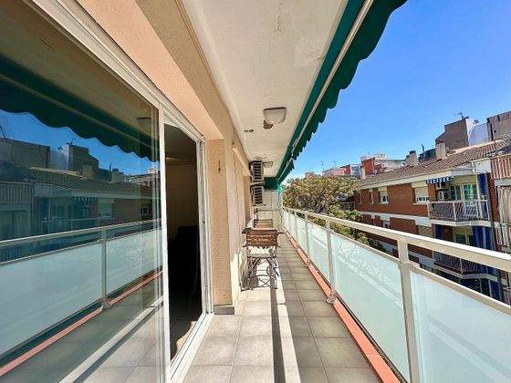 Foto 1 de Pis en venda a Centre - Castelldefels de 3 habitacions amb terrassa i aire acondicionat