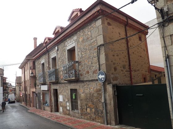 Foto 1 de Casa adossada en venda a Miraflores de la Sierra de 4 habitacions amb balcó