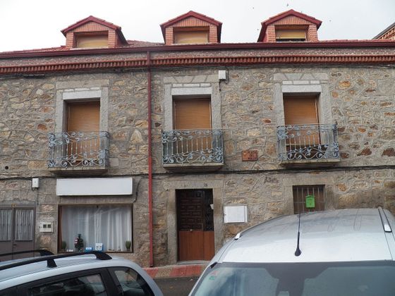 Foto 2 de Casa adossada en venda a Miraflores de la Sierra de 4 habitacions amb balcó