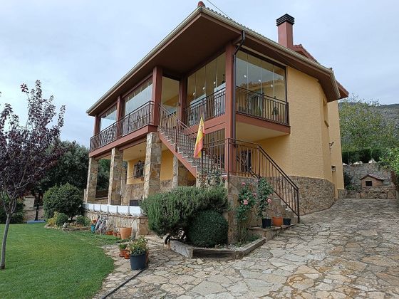 Foto 1 de Chalet en venta en Valdemanco de 4 habitaciones con terraza y piscina