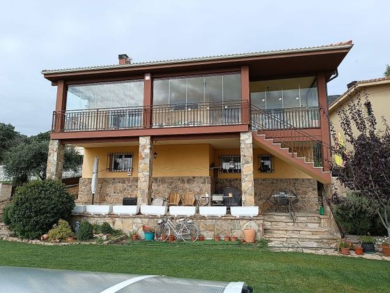 Foto 2 de Chalet en venta en Valdemanco de 4 habitaciones con terraza y piscina