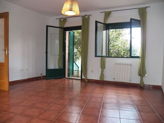 Foto 1 de Casa adossada en venda a Miraflores de la Sierra de 4 habitacions amb terrassa i garatge