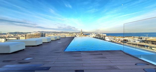 Foto 2 de Venta de piso en El Besós i el Maresme de 3 habitaciones con terraza y piscina