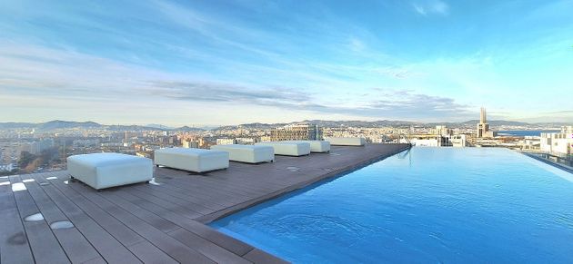 Foto 1 de Pis en venda a El Besós i el Maresme de 3 habitacions amb terrassa i piscina
