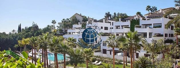 Foto 1 de Venta de ático en Lomas de Marbella Club - Puente Romano de 3 habitaciones con terraza y piscina