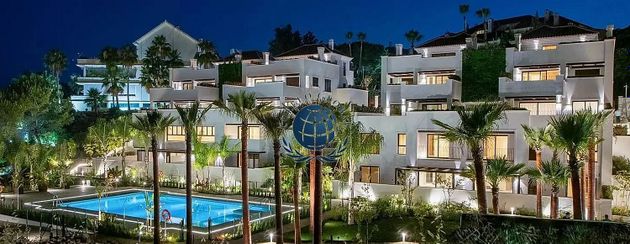 Foto 1 de Pis en venda a Lomas de Marbella Club - Puente Romano de 4 habitacions amb terrassa i piscina