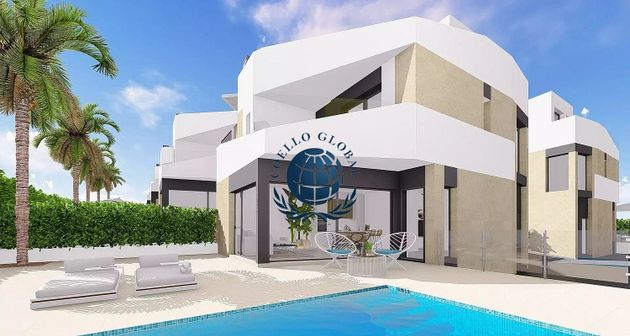 Foto 2 de Casa adosada en venta en Altos - La Florida de 3 habitaciones con terraza y piscina