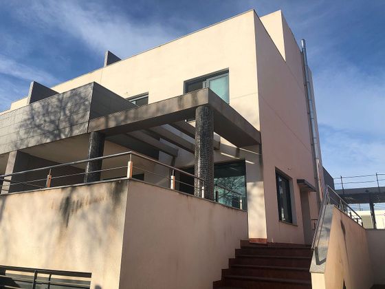 Foto 1 de Casa en venda a calle Calderon de la Barca de 4 habitacions amb terrassa i piscina