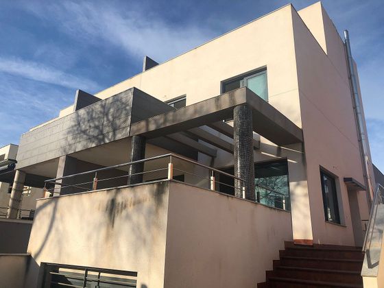 Foto 2 de Casa en venta en calle Calderon de la Barca de 4 habitaciones con terraza y piscina
