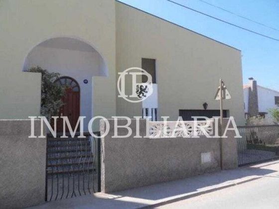 Foto 1 de Xalet en venda a Playa de Almazora-Ben Afeli de 4 habitacions amb terrassa i garatge