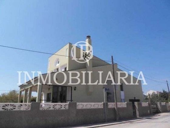 Foto 2 de Casa en venta en Playa de Almazora-Ben Afeli de 4 habitaciones con terraza y garaje
